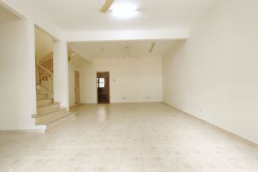 Freehold Newly Refurbished Near to School Double Storey Terrace House Jalan Serambi Bukit Jelutong Shah Alam For Sale