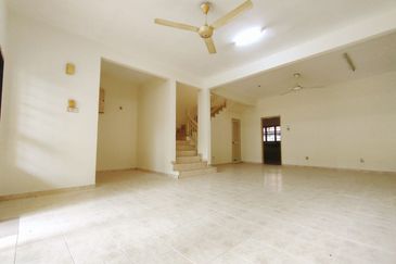 Freehold Newly Refurbished Near to School Double Storey Terrace House Jalan Serambi Bukit Jelutong Shah Alam For Sale