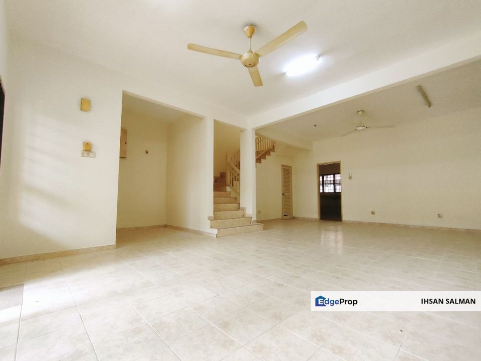Freehold Newly Refurbished Near to School Double Storey Terrace House Jalan Serambi Bukit Jelutong Shah Alam For Sale, Selangor, Bukit Jelutong