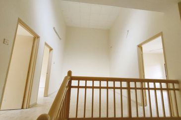 Freehold Newly Refurbished Near to School Double Storey Terrace House Jalan Serambi Bukit Jelutong Shah Alam For Sale