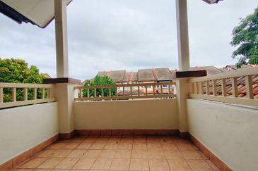 Freehold Newly Refurbished Near to School Double Storey Terrace House Jalan Serambi Bukit Jelutong Shah Alam For Sale