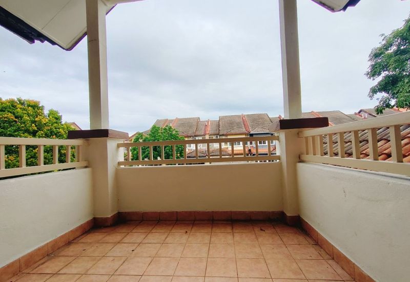 Freehold Newly Refurbished Near to School Double Storey Terrace House Jalan Serambi Bukit Jelutong Shah Alam For Sale