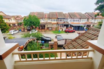 Freehold Newly Refurbished Near to School Double Storey Terrace House Jalan Serambi Bukit Jelutong Shah Alam For Sale