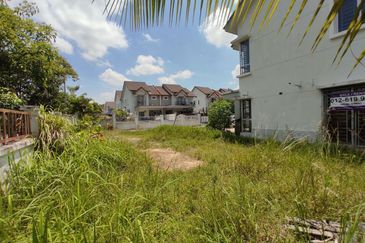 CORNER LOT TANAH BESAR PALING MURAH Semi D Cluster Alam Suria Bandar Puncak Alam For Sale