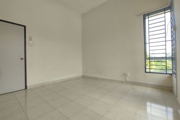 CORNER LOT TANAH BESAR PALING MURAH Semi D Cluster Alam Suria Bandar Puncak Alam For Sale