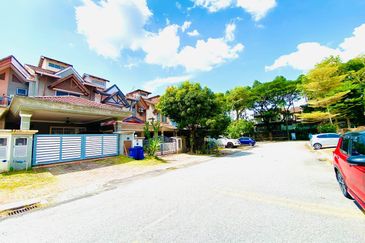 FREEHOLD RENOVATED EXTRA TANAH Teres 2 Tingkat Taman Bukit Subang For Sale