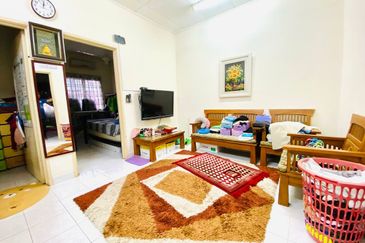 FREEHOLD RENOVATED EXTRA TANAH Teres 2 Tingkat Taman Bukit Subang For Sale