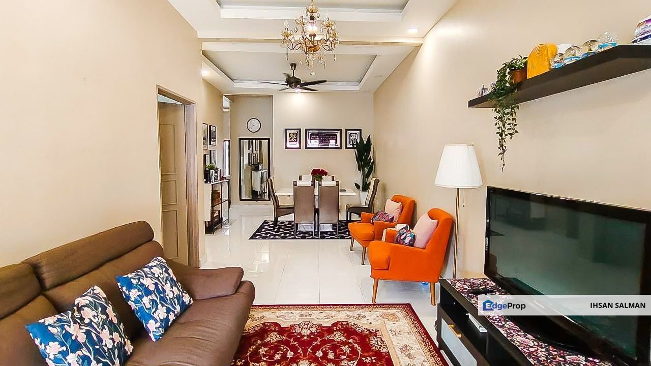 CANTIK GROUND FLOOR KITCHEN CABINET Townhouse Taman Seri Alam Saujana Utama Sungai Buloh For Sale, Selangor, Sungai Buloh