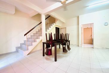 RENOVATED MOVE IN CONDITION Semi D Cluster 2 Tingkat Fasa 2 Bandar Puncak Alam For Sale