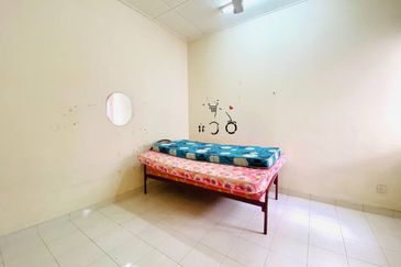 RENOVATED MOVE IN CONDITION Semi D Cluster 2 Tingkat Fasa 2 Bandar Puncak Alam For Sale