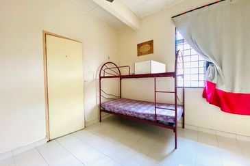 RENOVATED MOVE IN CONDITION Semi D Cluster 2 Tingkat Fasa 2 Bandar Puncak Alam For Sale