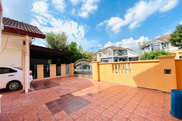 RENOVATED MOVE IN CONDITION Semi D Cluster 2 Tingkat Fasa 2 Bandar Puncak Alam For Sale