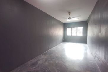 Iris Apartment, Taman Saujana Utama