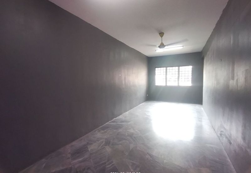 Iris Apartment, Taman Saujana Utama