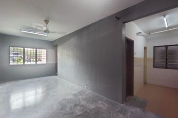 Iris Apartment, Taman Saujana Utama