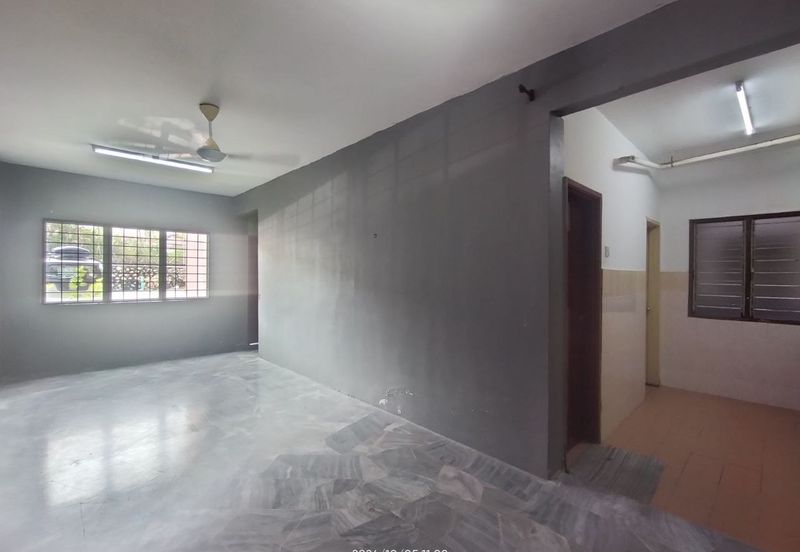 Iris Apartment, Taman Saujana Utama