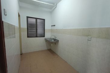 Iris Apartment, Taman Saujana Utama