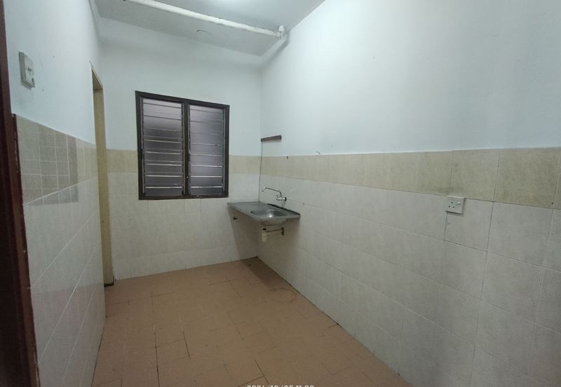 Iris Apartment, Taman Saujana Utama