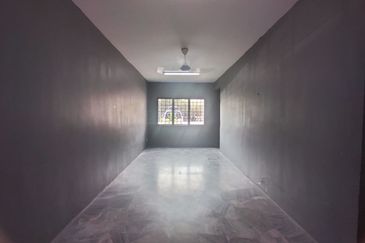 Iris Apartment, Taman Saujana Utama