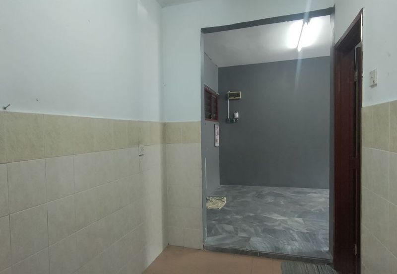 Iris Apartment, Taman Saujana Utama