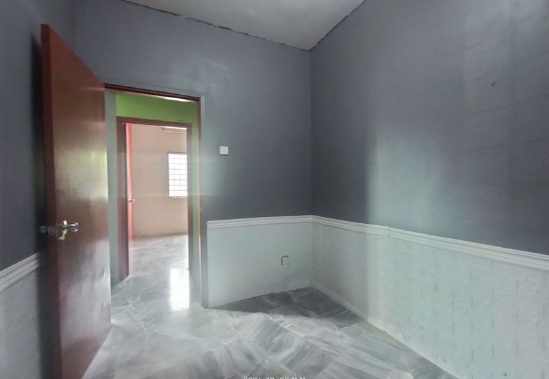 Iris Apartment, Taman Saujana Utama