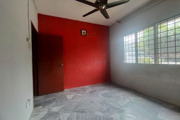 Iris Apartment, Taman Saujana Utama