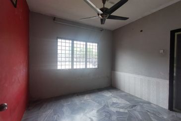 Iris Apartment, Taman Saujana Utama