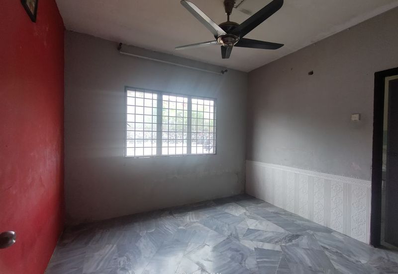 Iris Apartment, Taman Saujana Utama