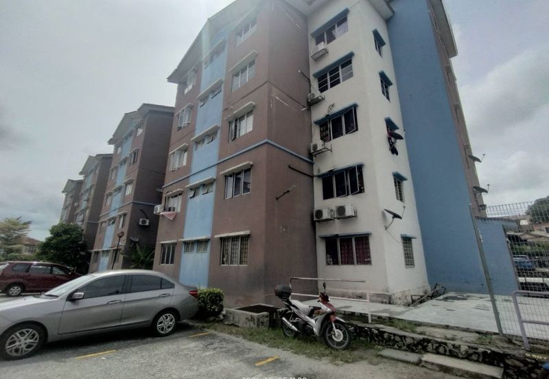 Iris Apartment, Taman Saujana Utama