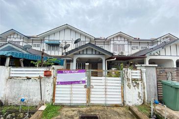 RENOVATED EXTENDED DEKAT MASJID Teres 2 Tingkat Fasa 2 Puncak Alam For Sale