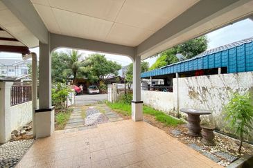 RENOVATED EXTENDED DEKAT MASJID Teres 2 Tingkat Fasa 2 Puncak Alam For Sale