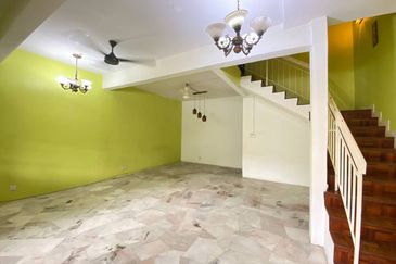RENOVATED EXTENDED DEKAT MASJID Teres 2 Tingkat Fasa 2 Puncak Alam For Sale