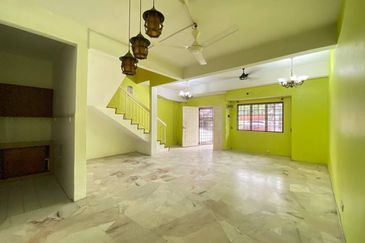 RENOVATED EXTENDED DEKAT MASJID Teres 2 Tingkat Fasa 2 Puncak Alam For Sale