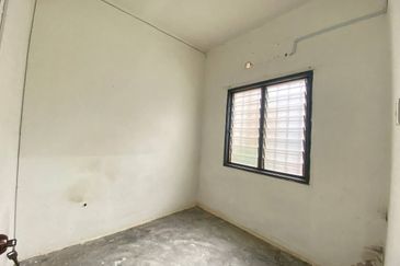 RENOVATED EXTENDED DEKAT MASJID Teres 2 Tingkat Fasa 2 Puncak Alam For Sale