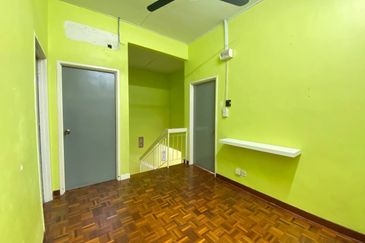 RENOVATED EXTENDED DEKAT MASJID Teres 2 Tingkat Fasa 2 Puncak Alam For Sale