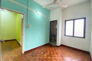 RENOVATED EXTENDED DEKAT MASJID Teres 2 Tingkat Fasa 2 Puncak Alam For Sale