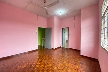 RENOVATED EXTENDED DEKAT MASJID Teres 2 Tingkat Fasa 2 Puncak Alam For Sale