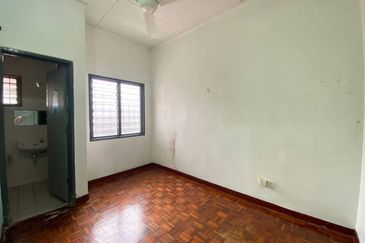 RENOVATED EXTENDED DEKAT MASJID Teres 2 Tingkat Fasa 2 Puncak Alam For Sale