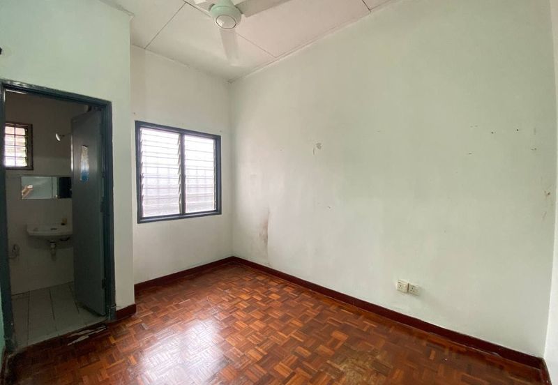 RENOVATED EXTENDED DEKAT MASJID Teres 2 Tingkat Fasa 2 Puncak Alam For Sale