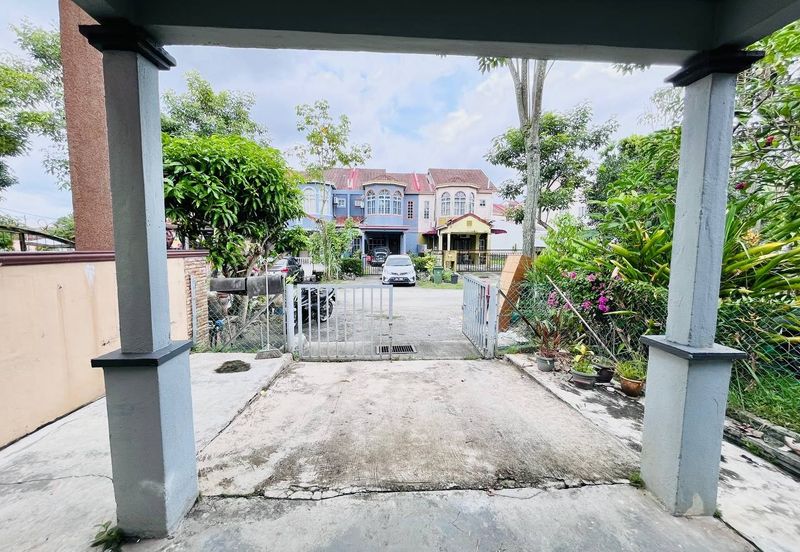 Persiaran Puncak Alam 1 