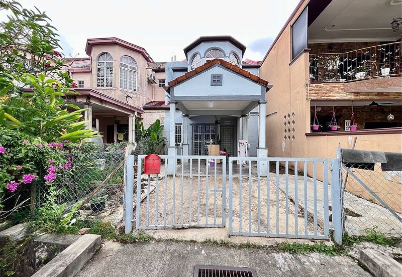 Persiaran Puncak Alam 1 