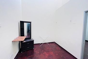 Persiaran Puncak Alam 1 