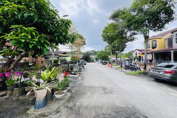 Persiaran Puncak Alam 1 