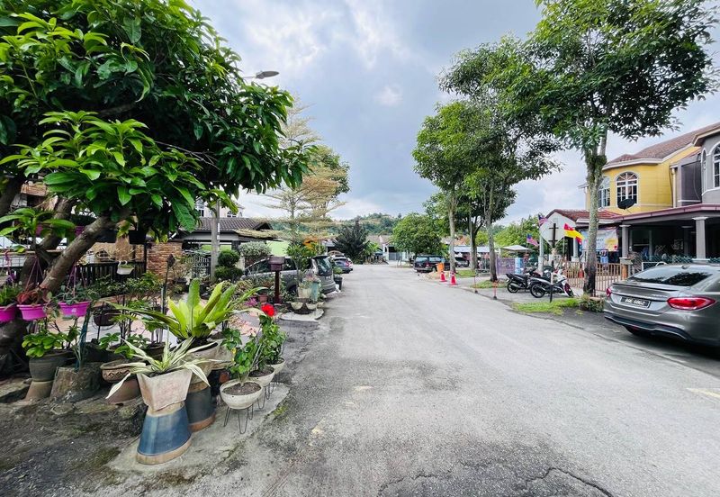 Persiaran Puncak Alam 1 