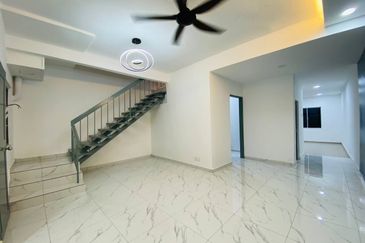 Persiaran Puncak Alam 1 