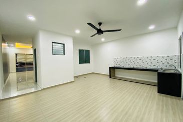 Persiaran Puncak Alam 1 