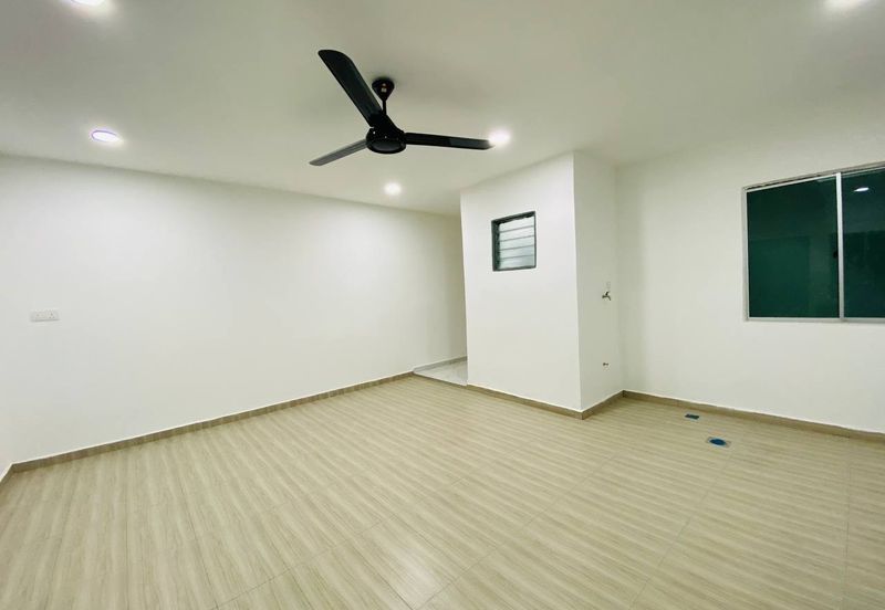 Persiaran Puncak Alam 1 