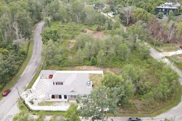 Persiaran Puncak Alam 1 