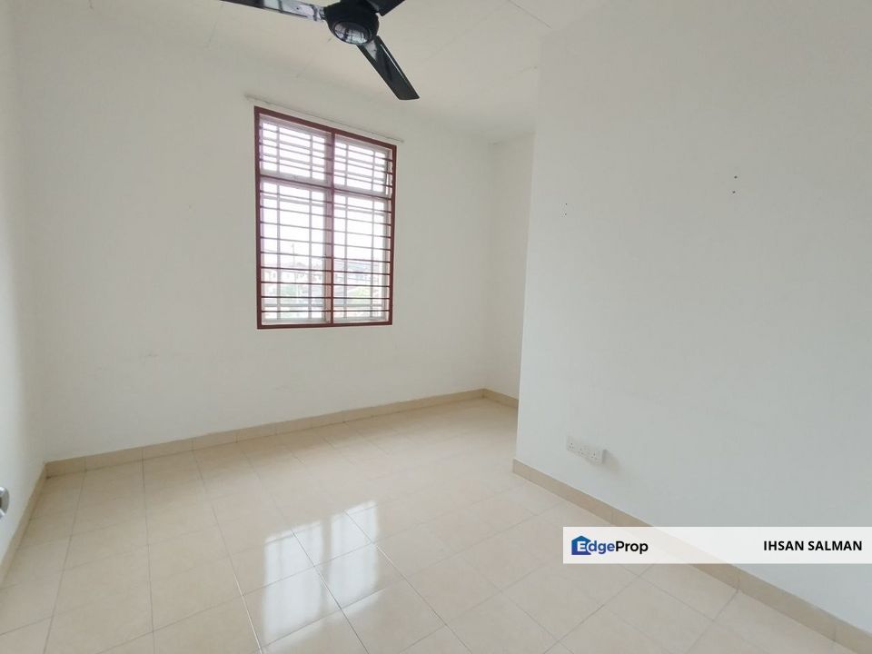 END LOT DEKAT SEKOLAH Townhouse Seri Pristana Saujana Utama Sungai Buloh For Sale, Selangor, Sungai Buloh