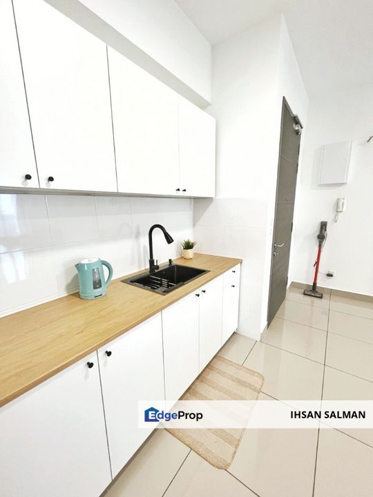 FREEHOLD CORNER PARTLY FURNISHED Akasa Serviced Apartment Cheras For Sale, Selangor, Cheras South
